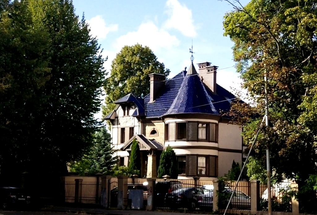 Калининградский район Амалиенау является своеобразным музеем довоенных вилл