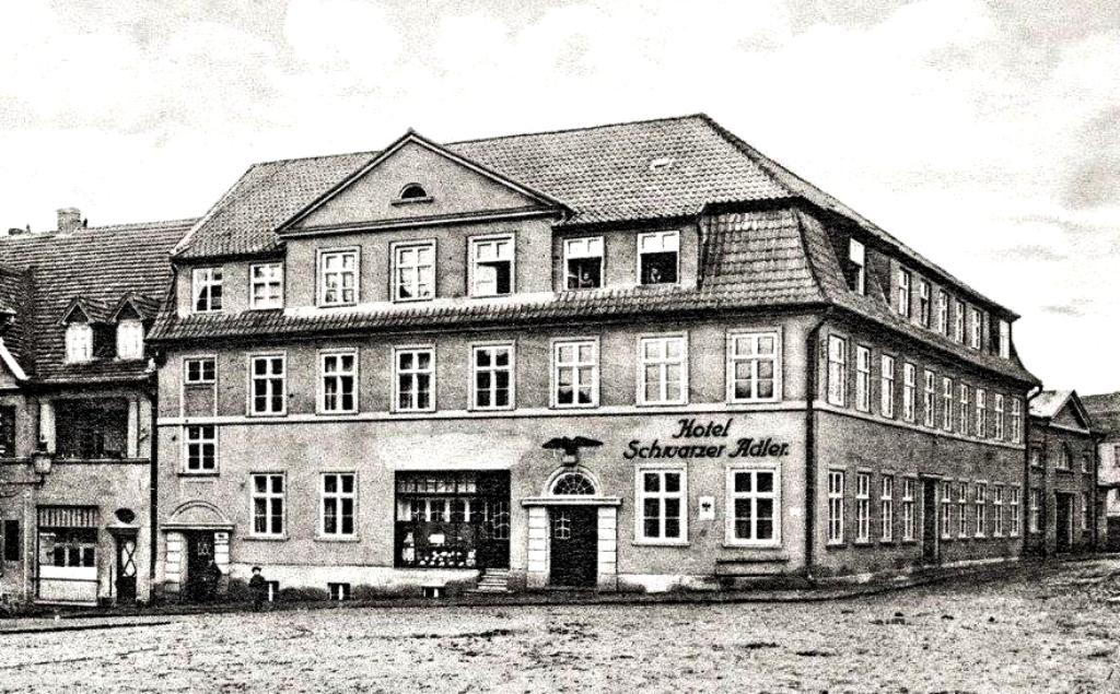Вид Гостиницы "Черный Орел" сохранился только на фотографиях