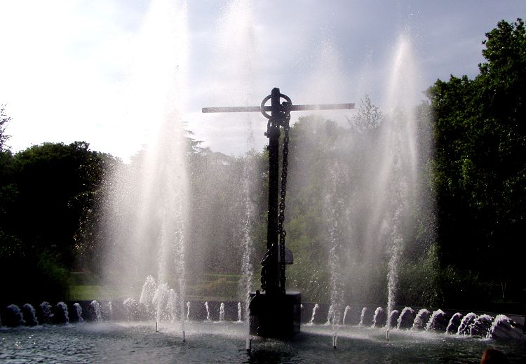 Фонтан "Якорь" - одна из достопримечательностей Комсомольского парка