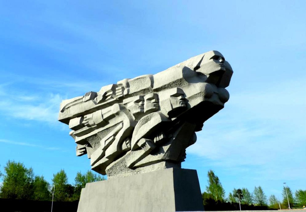 Набережночелнинская "Родина-Мать" - один из известных монументов Татарстана