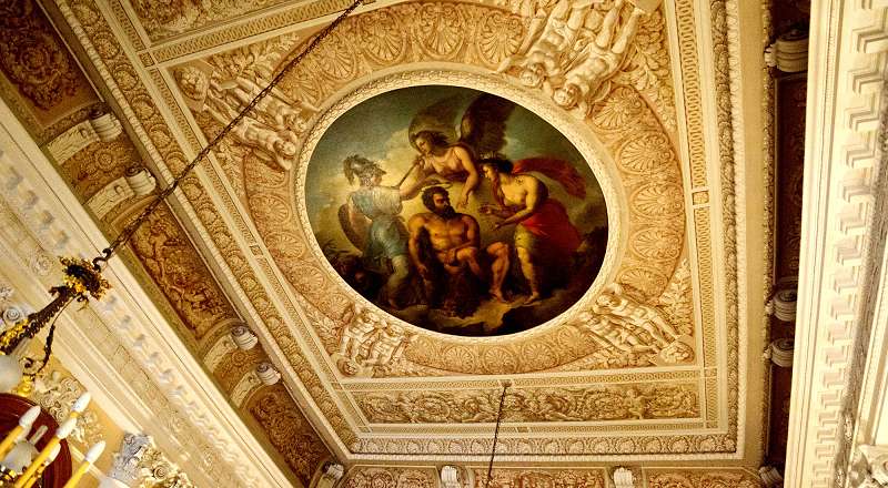 Красота потолка зала Виги поражает и сегодняшних посетителей