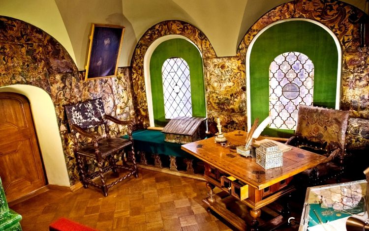 Осмотреть помещения Палат Романовых можно с экскурсией или самостоятельно