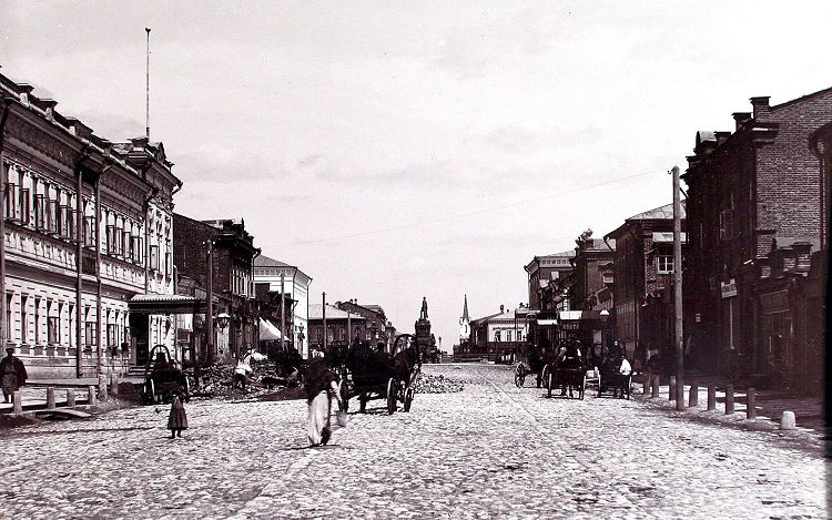 Дворянская улица к концу 80-х годов 19 столетия становилась главной в городе