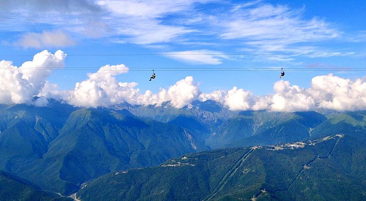 На Красное поляне есть и природные красоты и экстремальные развлечения