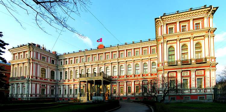 Николаевский дворец сегодня стал Дворцом труда