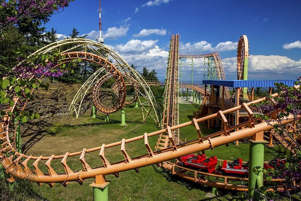 Парк аттракционов «Бомбора»