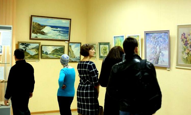 Галерея художников - это нечто среднее между музеем и магазином