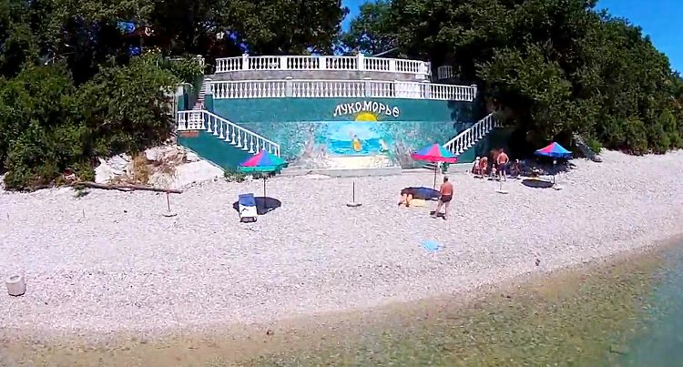 Почти "диким" является и пляж Базы отдыха "Лукоморье"