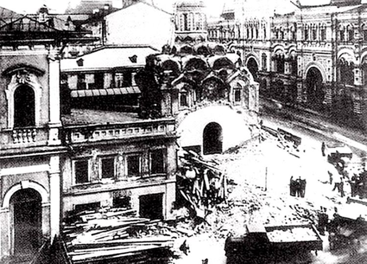 В 1936 году многократно перестраиваемый собор перестал существовать на городской карте