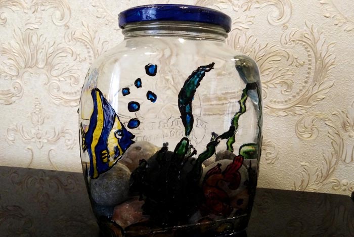 Простая банка с морской водой и камешками - чудесная память о Крыме Простая банка с морской водой и камешками - чудесная память о Крыме