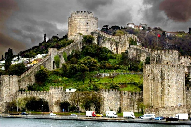 Румелийская крепость - один из старинных памятников османской архитектуры