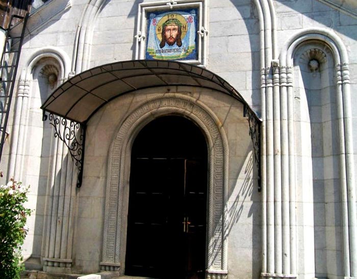 Сегодня над входом в храм создан новый образ Спаса Нерукотворного Сегодня над входом в храм создан новый образ Спаса Нерукотворного