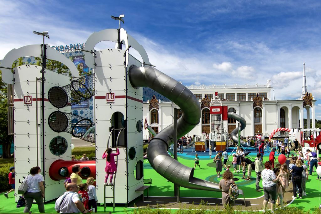 Кроме данной площадки, на территории ВДНХ много других детских зон для игр