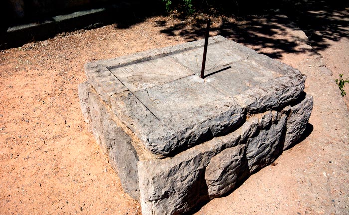 Солнечные часы показывают почти правильное время