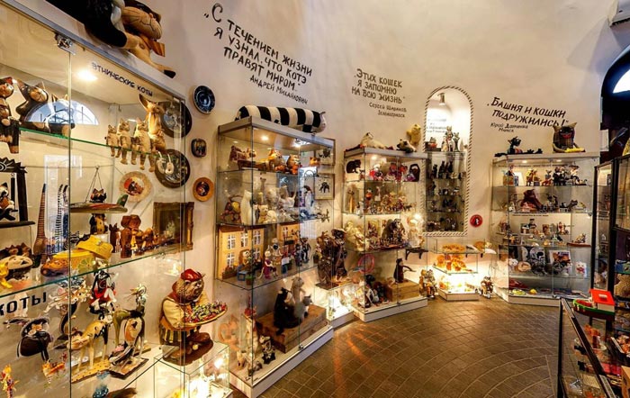 Экспозиция в Музее Кошек Экспозиция в Музее Кошек