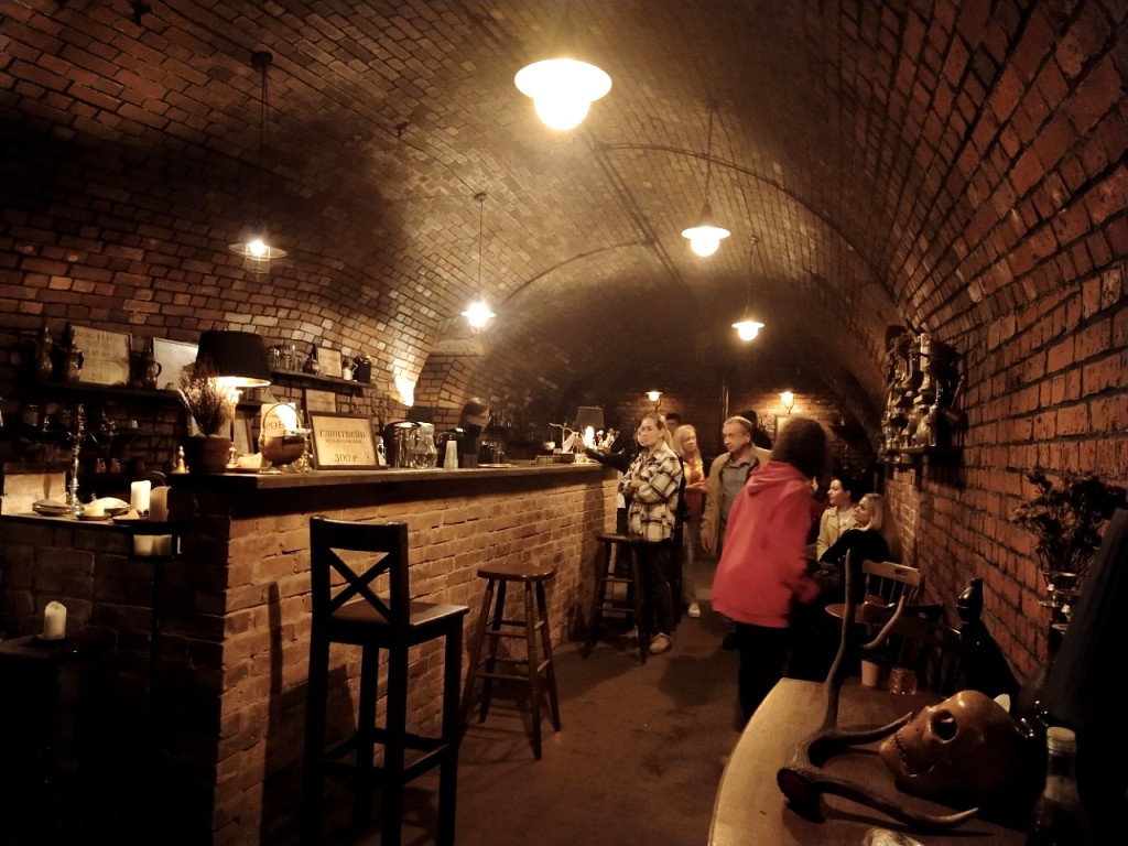 Выпить глинтвейн в подземном кафетерии? А почему бы и нет!