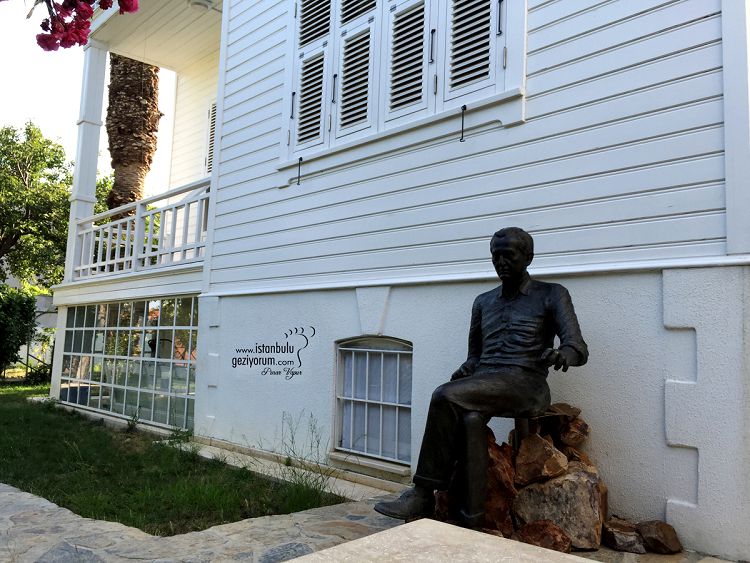 Дом-музей Саита Фаика Абасыяныка - довольно популярный туристический объект Бургазады