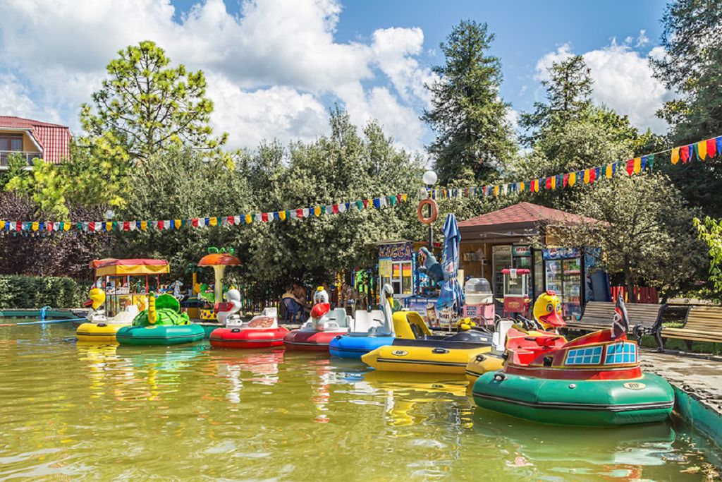 Аттракционы в парке 30-летия Победы