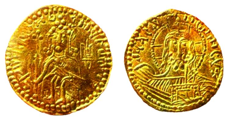 Первыми русскими монетами бли владимирские златники и серебреники