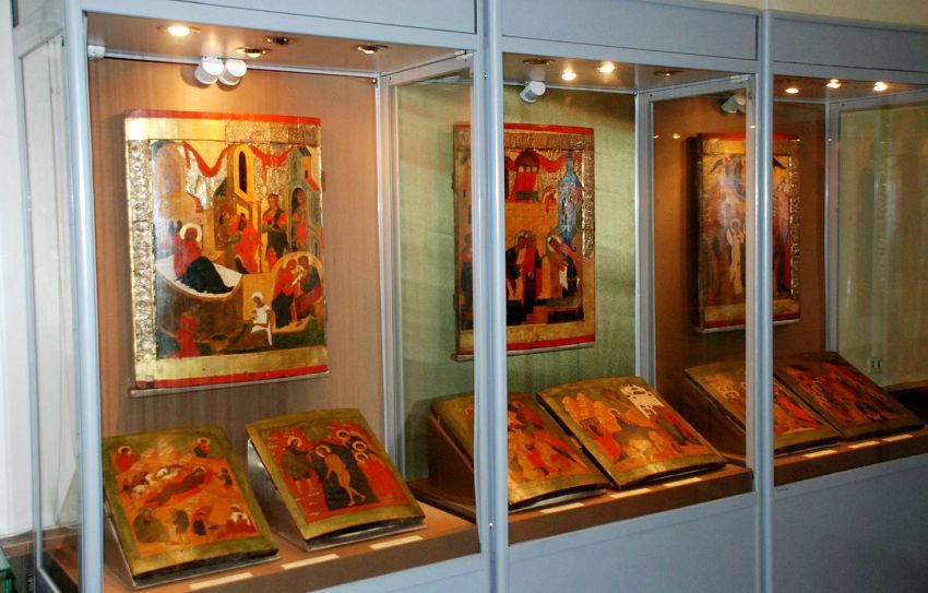 Коллекция древнерусского искусства очень содержательна и разнообразна