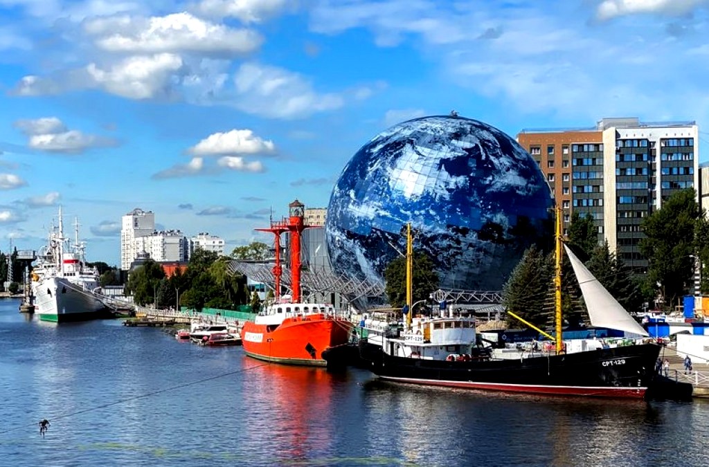 Музей Мирового океана - это комплекс зданий, кораблей и даже фортов