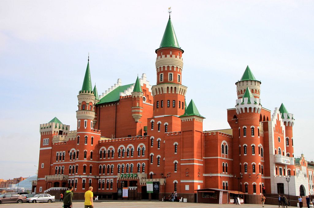 Йошкар-олинский кукольный театр похож на германский замок Нойшвантайн