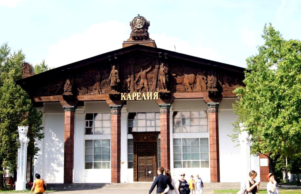 Павильон "Карелия" строился в виде карельского деревянного домика