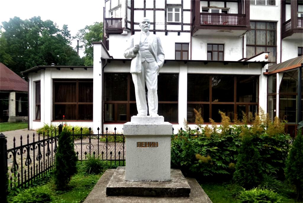 Памятник Ленину напоминает о советском историческом периоде Зеленоградска