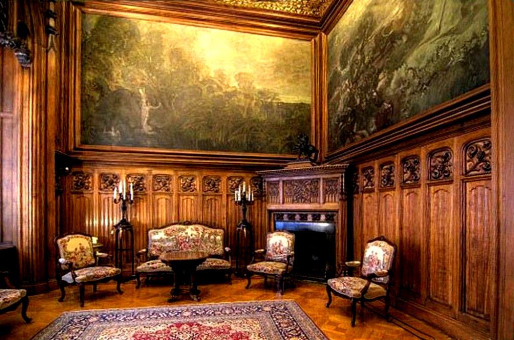 В Малой гостиной находилось три полотна работы Михаила Врубеля