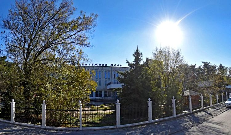 После революции здесь располагалась колония для беспризорных детей