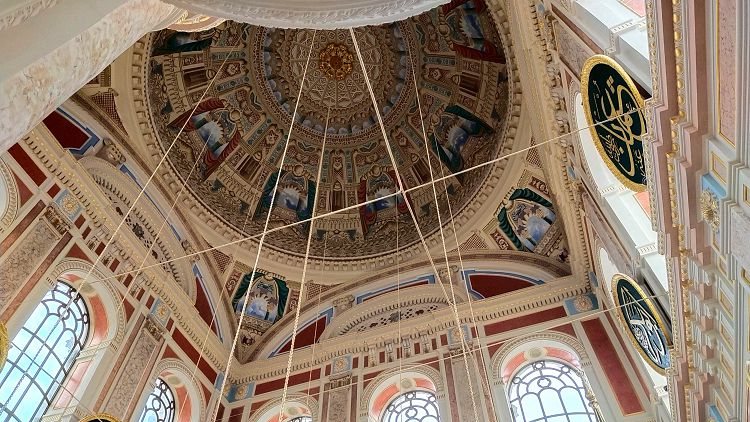 Внутреннее оформление Мечети Ортакёй безусловно  заслуживает внимания