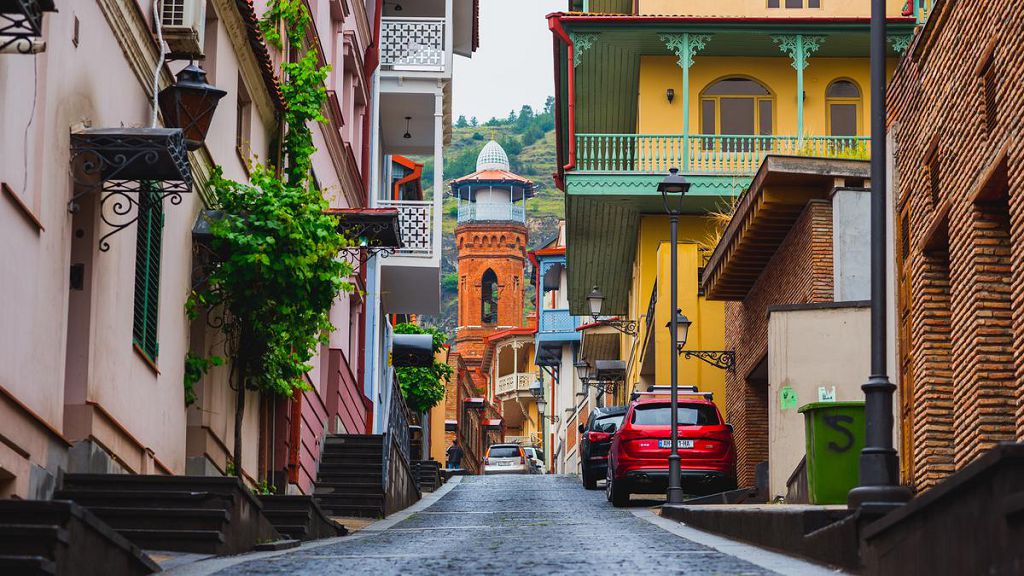 Подъем в гору на улице Сиони