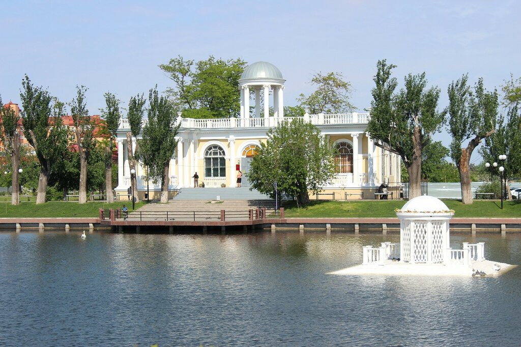 Парк Лебединое озеро - отличное место для прогулок