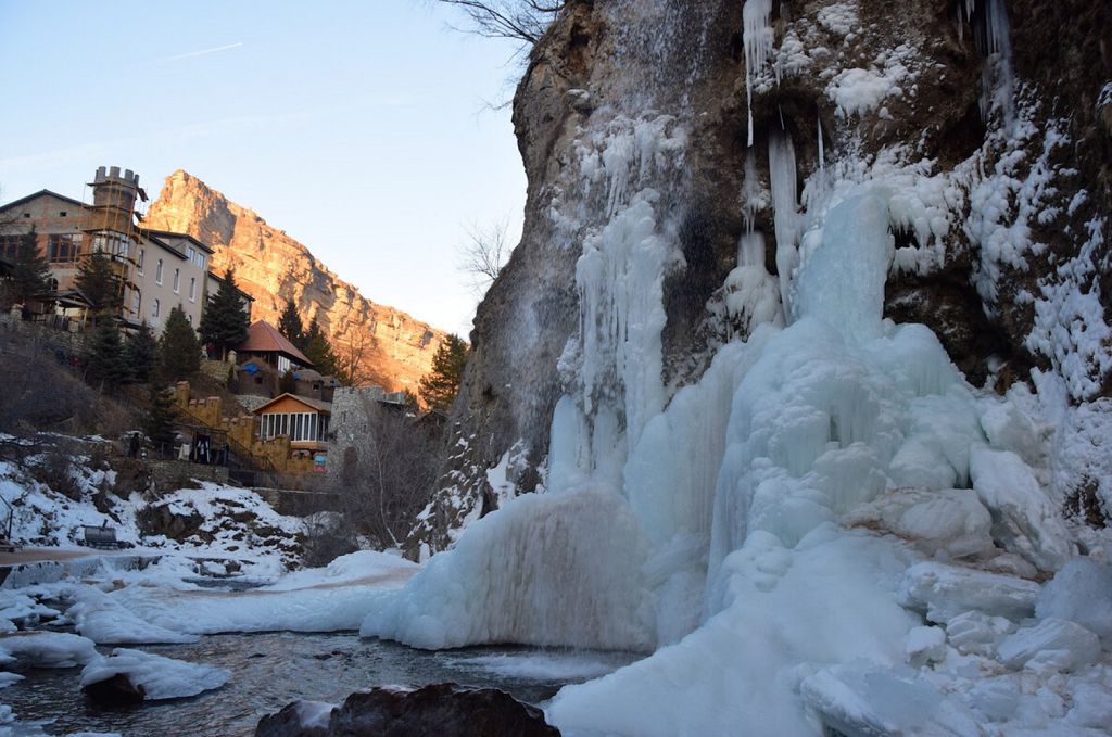 Замерзшие водопады в январе