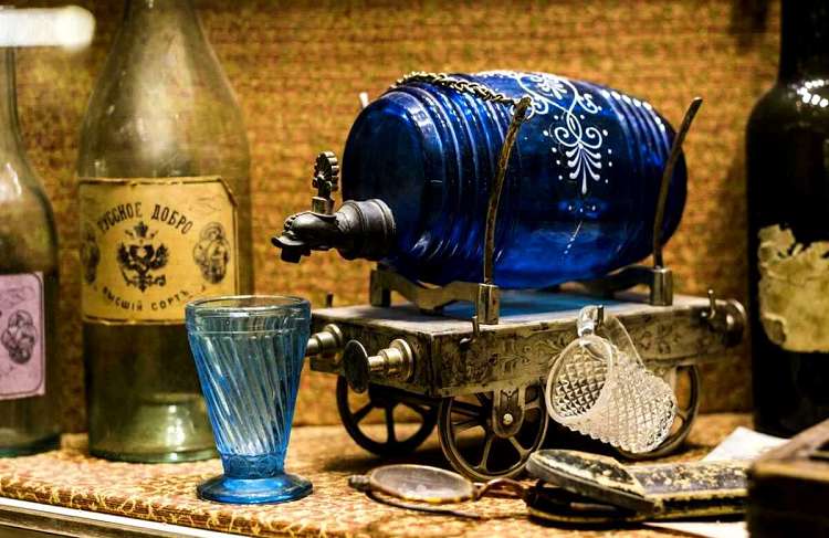 Экспонаты Музея водки очень забавны