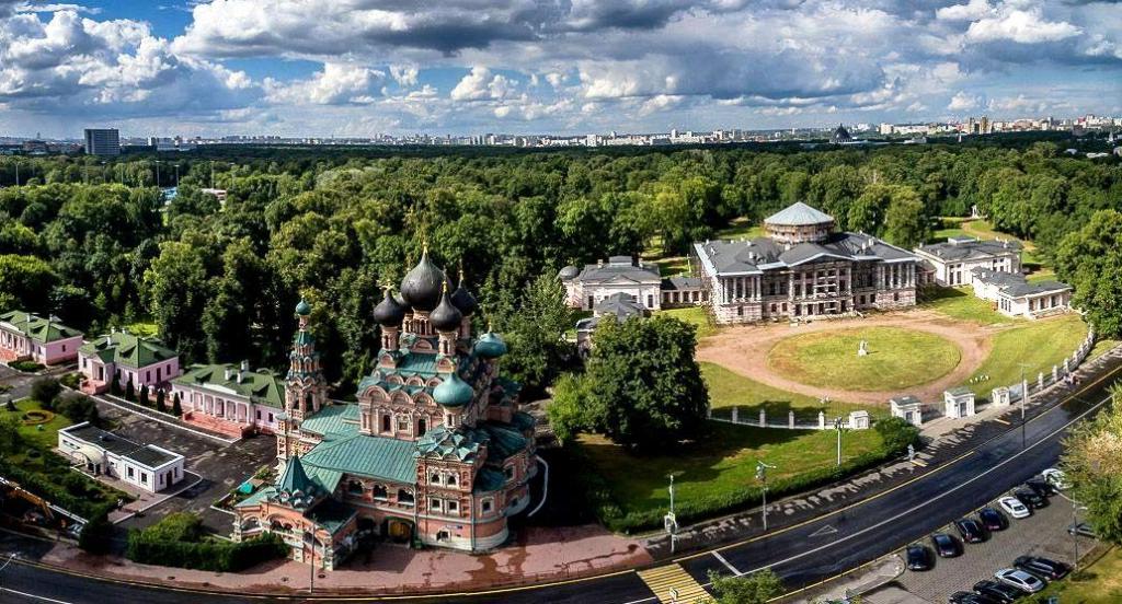 Дворцовый ансамбль Останкинской усадьбы начал формироваться при Н.П.Шереметьеве