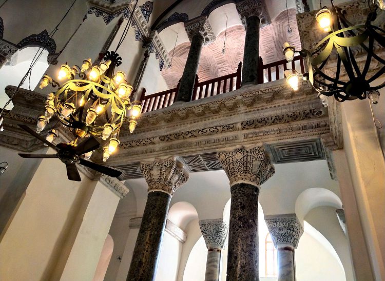 Внутреннее оформление Малой Софии - это чисто византийское искусство