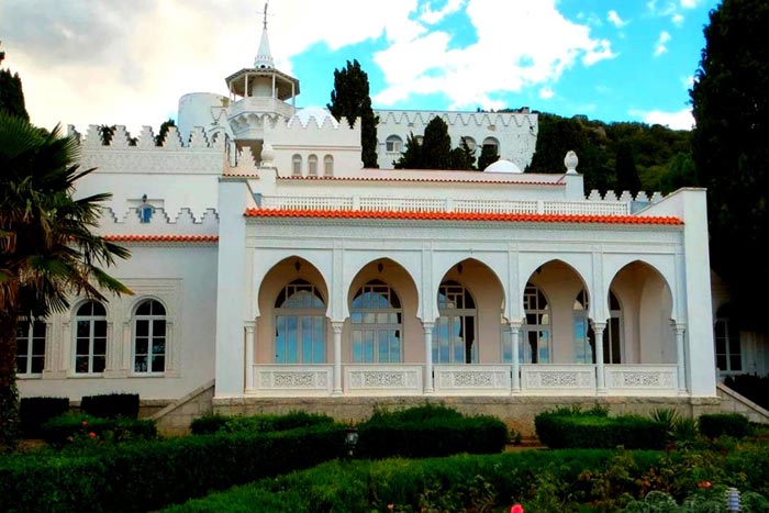 Дворец Кичкинэ обязательно надо осмотреть вблизи