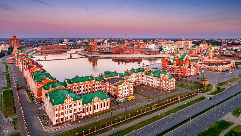 Самое притягательное место для туристов - это Набережная и ее окрестности Самое притягательное место для туристов - это Набережная и ее окрестности