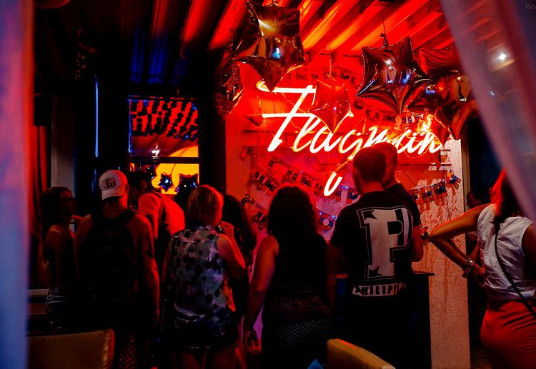 Есть в Бетте и возможность ночных молодежных тусовок