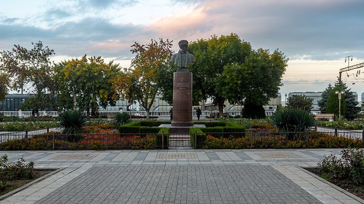 Памятник Сулейману Стальскому, Родопский бульвар