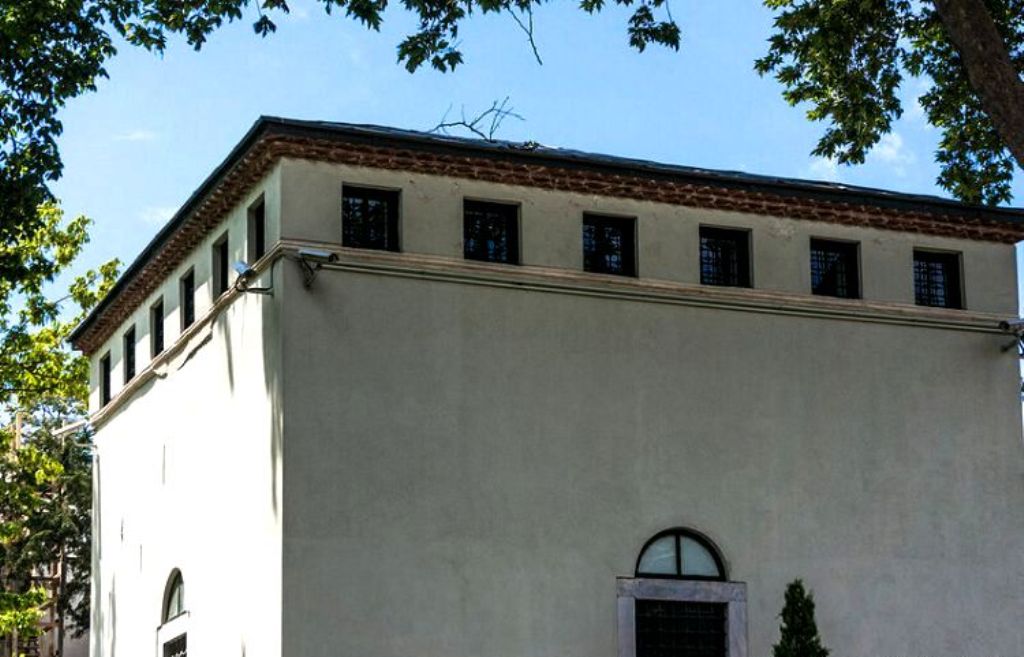 Павильон Главного лекаря по сути был  дворцовой аптекой