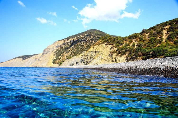 Кавказский хребет начинается невысокими горными образованиями в районе Супсеха