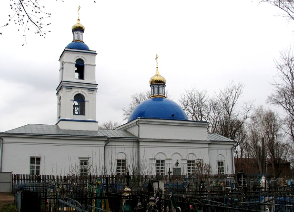 Казанско-Богородицкий храм был построен как кладбищенская Воскресенская церковь Казанско-Богородицкий храм был построен как кладбищенская Воскресенская церковь