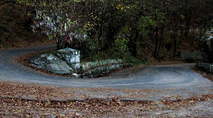 По дороге на Ай-Петри часто встречаются подобные родники