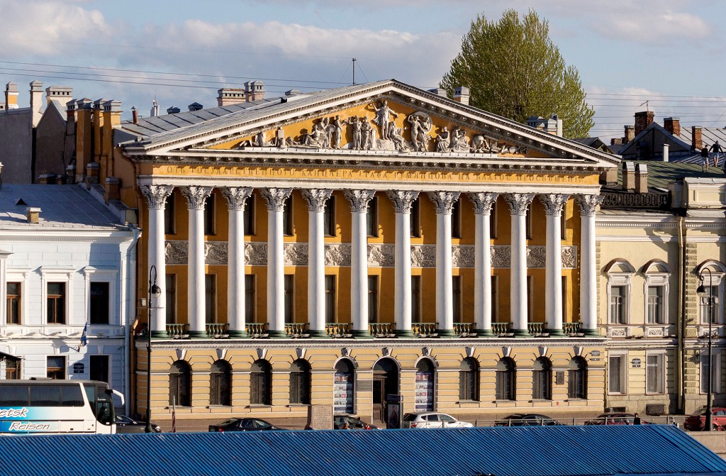 Особняк Румянцева находится непосредственно в историческом центре Питера