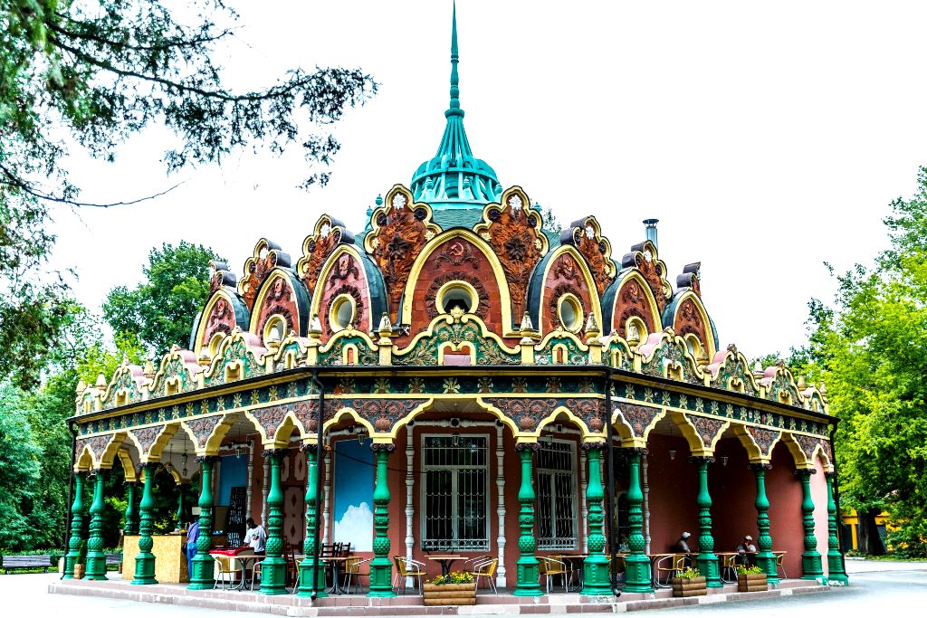 Павильон "Главтабак" является очень интересным архитектурным объектов 50-х годов 20 века