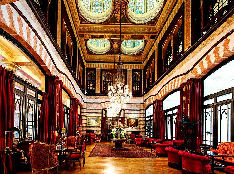 Пера Палас и сегодня является весьма роскошным и элитным отелем