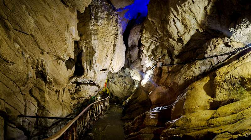 Микроклимат пещеры служил ественным холодильником для винной продукции Микроклимат пещеры служил ественным холодильником для винной продукции