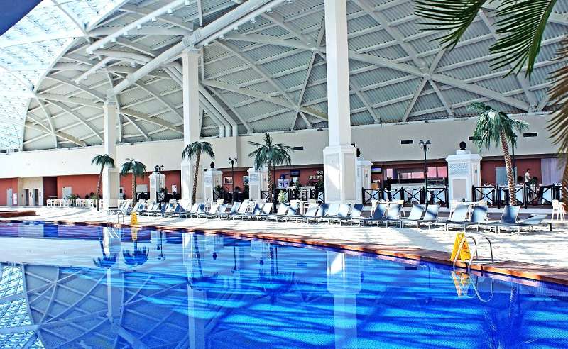 Данный Аквапарк более напоминает пляжную территорию на берегу водоема